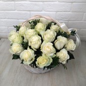 Корзина с цветами 25 Белых роз